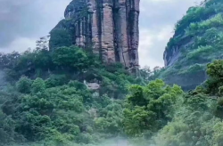 武夷山旅游景点,碧水丹山，千年古韵，探秘自然与人文奇观