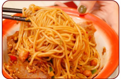 网红拌粉,舌尖上的潮流美食之旅
