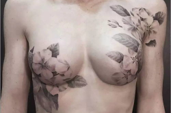 女生纹身纹乳房视频上疼么,女生纹身视频揭秘